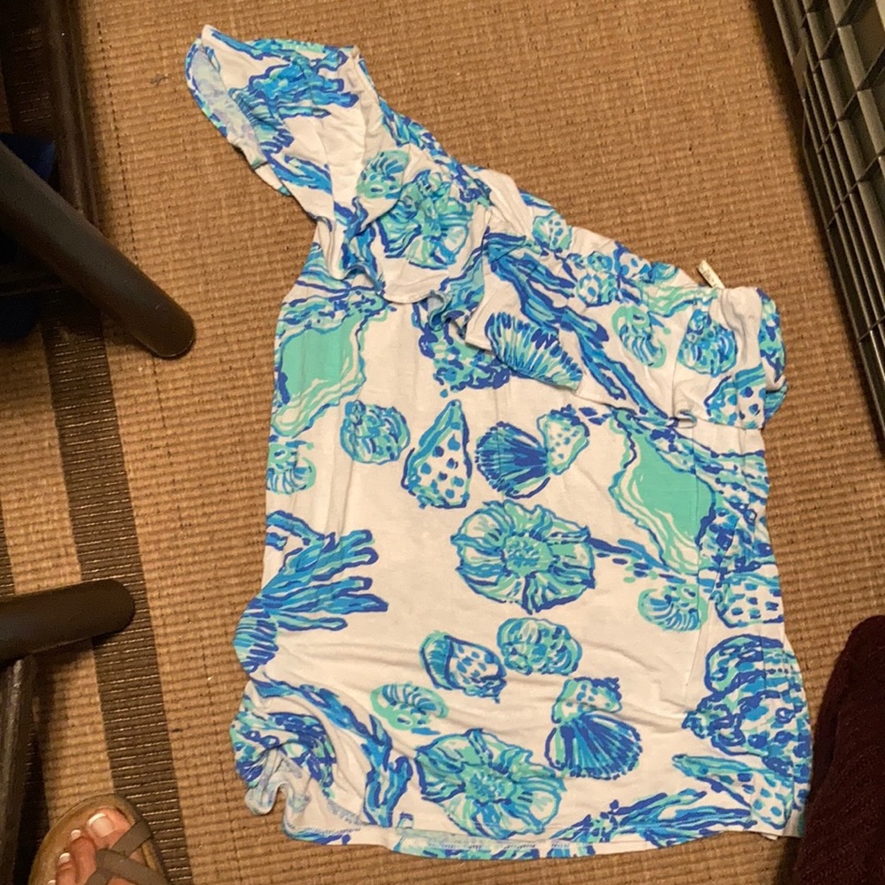Lilly Pulitzer one shoulder top . Excellent condition . Beautiful material .
